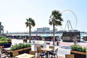 Upscale 1BR - Sea Views - Direct Beach Access!