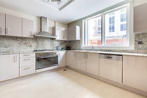 Sleek & Sophisticated 2BR With Study Within Downtown Dubai!