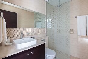 Rich & Vibrant 2BR With Study in Downtown Dubai