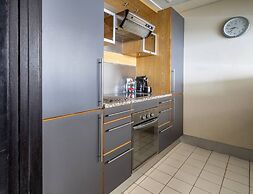 Striking 1BR in Dubai Marina - Minutes From Beach
