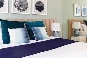 Visually Stunning 2BR in Dubai Marina - Sleeps 5!