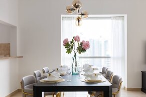 Visually Stunning 2BR in Dubai Marina - Sleeps 5!