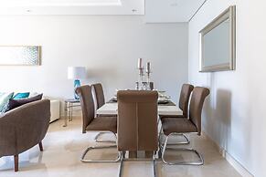Superb & Incomparable 2BR With Study in the Heart of Downtown Dubai!