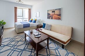 Stylish Studio Apartment in JLT With Lake Views!