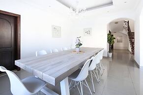 Spectacular Al Wasl Villa - With Private Pool