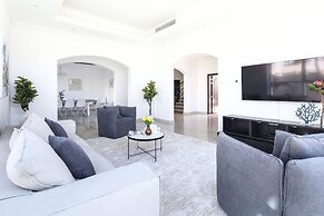 Spectacular Al Wasl Villa - With Private Pool