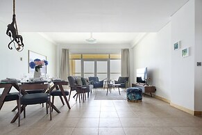 Sleek And Elegant 1BR on The Palm!