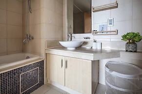 Sleek And Elegant 1BR on The Palm!
