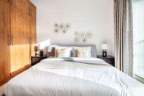 Timelessly Modern 3BR w/ Fascinating Marina Views!