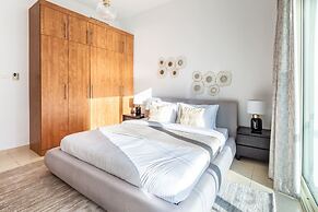 Timelessly Modern 3BR w/ Fascinating Marina Views!