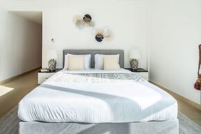 Timelessly Modern 3BR w/ Fascinating Marina Views!