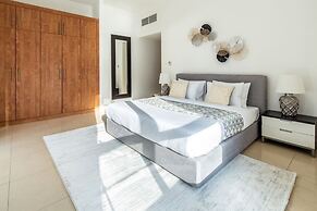 Timelessly Modern 3BR w/ Fascinating Marina Views!