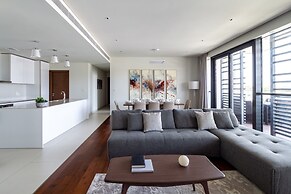 Upscale 3BR Apartment In Prime Location - City Walk