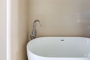 Upscale 3BR Apartment In Prime Location - City Walk