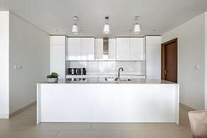 Upscale 3BR Apartment In Prime Location - City Walk