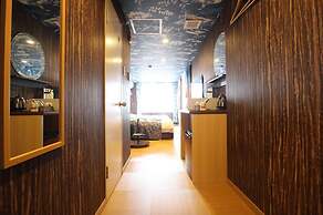 J hotel