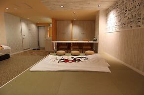 J hotel