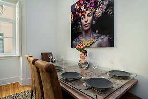 Prime Location Design Family Apartment