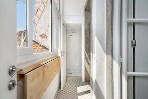 Prime Location Design Family Apartment