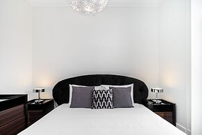 Prime Location Design Family Apartment