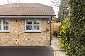 1 Bed Studio Sleeps 2 -patio -garden -dogs Ok
