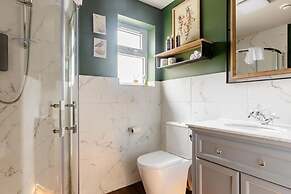 1 Bed Studio Sleeps 2 -patio -garden -dogs Ok