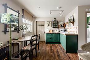 1 Bed Studio Sleeps 2 -patio -garden -dogs Ok