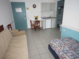 Apartment for 4 Persons, Swimming Pool, Near the Beach