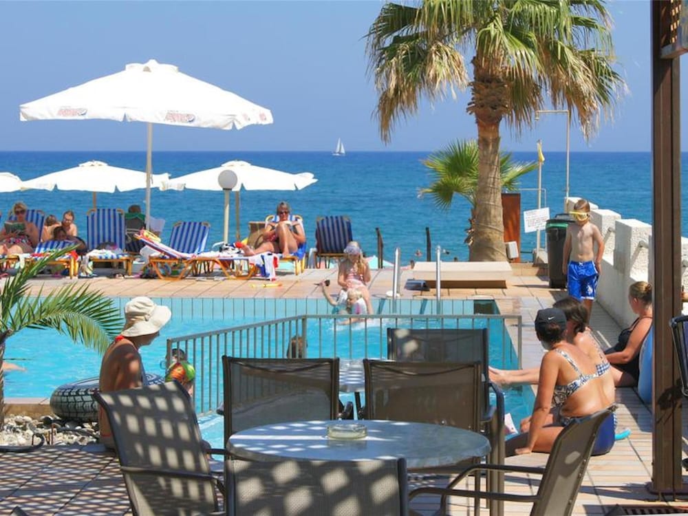Apartment for 3 Persons, With Swimming Pool, Near the Beach