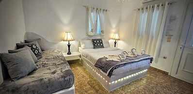 Room in Studio - Pleasure Studios1 Person 3