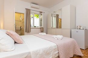 Rooms Batina