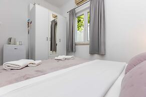 Rooms Batina
