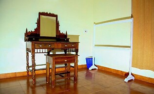 Deluxe Twin Room In British Bungalow
