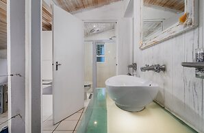 302 On Old Seaview Road - Stargazer Cottage
