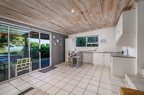 302 On Old Seaview Road - Stargazer Cottage