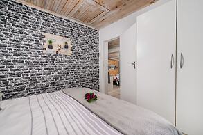 302 On Old Seaview Road - Stargazer Cottage