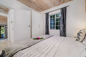 302 On Old Seaview Road - Stargazer Cottage