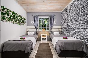 302 On Old Seaview Road - Stargazer Cottage