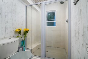 302 On Old Seaview Road - Stargazer Cottage