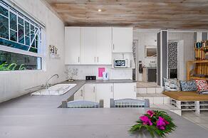 302 On Old Seaview Road - Stargazer Cottage