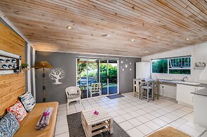 302 On Old Seaview Road - Stargazer Cottage