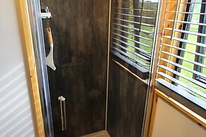 Shepherds Hut-hot tub Hire, dog Friendly