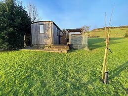 Shepherds Hut-hot tub Hire, dog Friendly