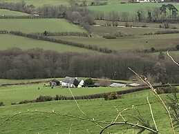 Shepherds Hut-hot tub Hire, dog Friendly
