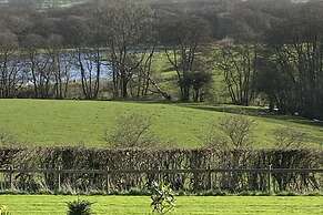 Shepherds Hut-hot tub Hire, dog Friendly