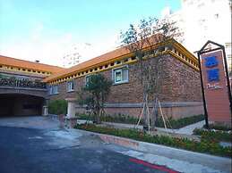 Mucha Motel