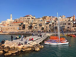 MAMAD - Deluxe 2BD Jaffa Dreams W Pool & Parking