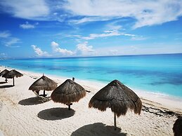Brisas Beachfront Studios In Hotel Zone