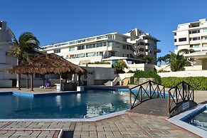 Brisas Beachfront Studios In Hotel Zone
