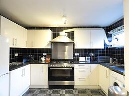 Tudors eSuites Five Ways Terrace Parking